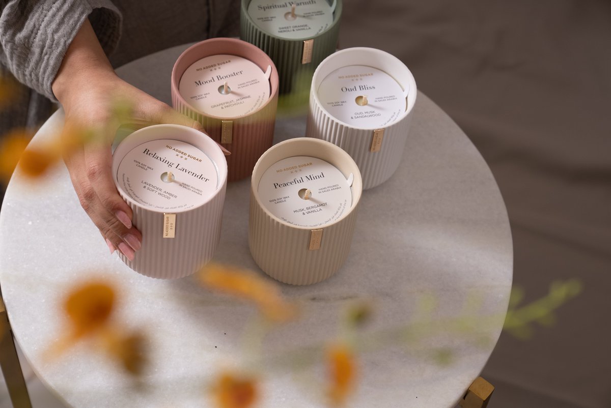 noaddedsugar_me's tweet image. #candles are more than just wax and wick 🕯They hold stories and create ambiance, whether it&apos;s the serene scent of lavender during a yoga practice🧘🏻‍♀️, the revitalizing aroma of citrus to uplift your mood 😄, or the warm, hospitable notes of oud during a gathering with friends 🤍