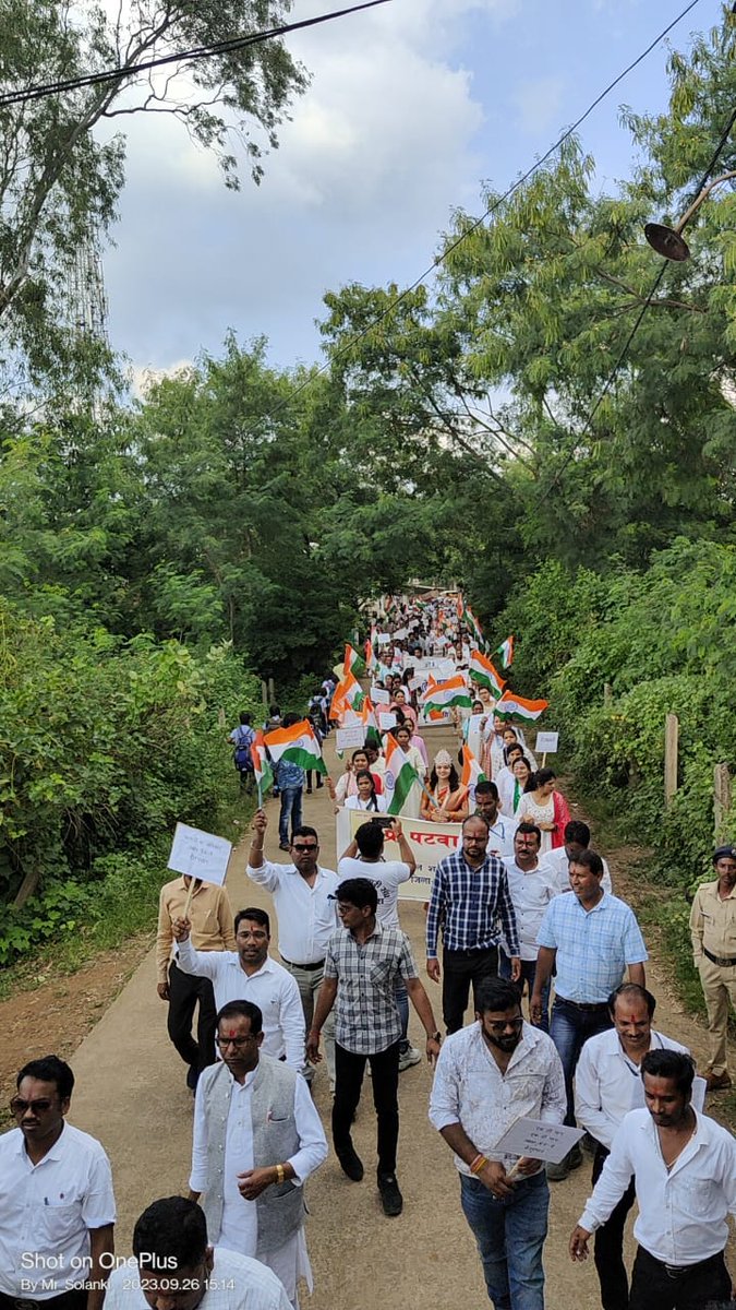 sid_badole's tweet photo. तहसील शहपुरा जिला डिंडोरी में पटवारी साथी श्रीमान सोहन साहू जी विगत 5 दिनों से पटवारी संघ की जायज मांगों के समर्थन में आमरण अनशन पर बैठे हैं, उन्हें संबल देने विभिन्न जिलों से पटवारी साथी डिंडोरी पहुंचे।
#पटवारी_आमरण_अनशन
#2800gradepay
@ChouhanShivraj 
@OfficeOfKNath @Sohansahu94 https://t.co/qOTkTefZfh