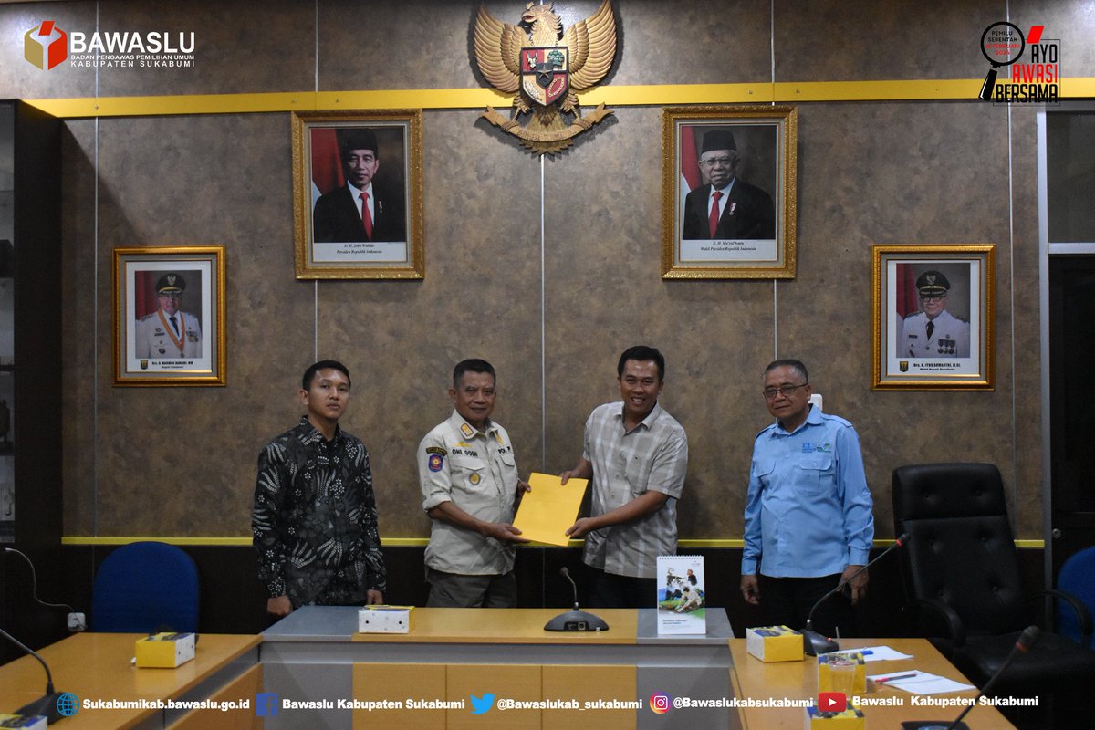 Bawaslu serahkan Hasil Pencermatan APS Kepada Pemerintah Daerah selaku pemangku kebijakan terkait Penertiban APS di Kabapaten Sukabumi.