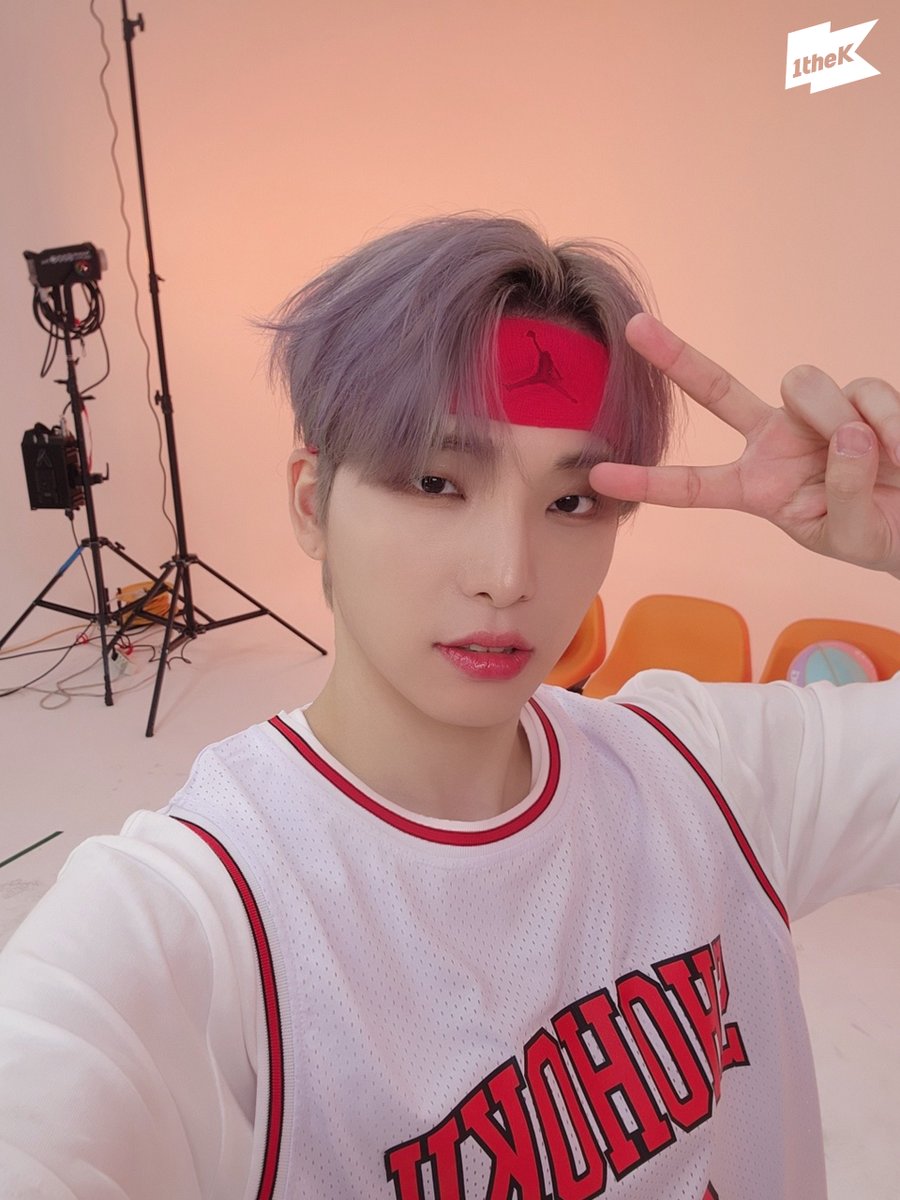 1theK's tweet photo. 투문을 위해 원덕후가 준비한 추석 선물은 아직 끝나지 않았다는 점🌝 #원어스 와 원더케이, 원씨가문의 만남 계속되길 🫶
#ONEUS #Baila_Conmigo #내돌의온도차 @official_ONEUS

#GAPCRUSH 👉 https://t.co/vnI53M5IZZ https://t.co/GSTuWyF9TU