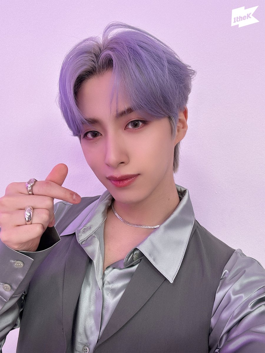 1theK's tweet photo. 투문을 위해 원덕후가 준비한 추석 선물은 아직 끝나지 않았다는 점🌝 #원어스 와 원더케이, 원씨가문의 만남 계속되길 🫶
#ONEUS #Baila_Conmigo #내돌의온도차 @official_ONEUS

#GAPCRUSH 👉 https://t.co/vnI53M6gPx https://t.co/nzfur94yDg