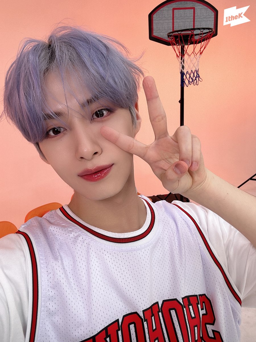 1theK's tweet photo. 투문을 위해 원덕후가 준비한 추석 선물은 아직 끝나지 않았다는 점🌝 #원어스 와 원더케이, 원씨가문의 만남 계속되길 🫶
#ONEUS #Baila_Conmigo #내돌의온도차 @official_ONEUS

#GAPCRUSH 👉 https://t.co/vnI53M6gPx https://t.co/nzfur94yDg