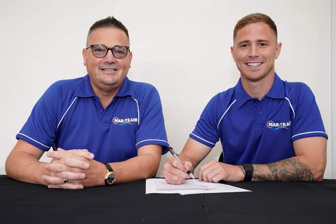 SShiftNews's tweet image. ‼️BSB News‼️

Danny Kent has signed for Mar-Train Racing for the 2024 Bennetts British Superbike Season ✍️ 

📷 Mar-Train Racing 

@followers 

#shortshiftnews #bsb #dannykent #Yamaha