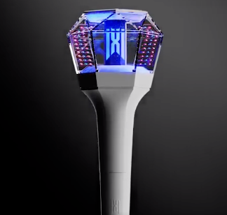 fan_uscake's tweet photo. #CakePress
Monbebe ! , get ready to shine bright with their stunning new light stick design! ✨💡  

Is USCAKE going to hold a giveaway event? 🎁👀

#MONSTAX  #몬스타엑스응원봉 #몬둥이3 #몬스타엑스 #MONSTA_X 
#USCAKE #어스케잌 #USCKAE_FYL https://t.co/RrElU8PbK3