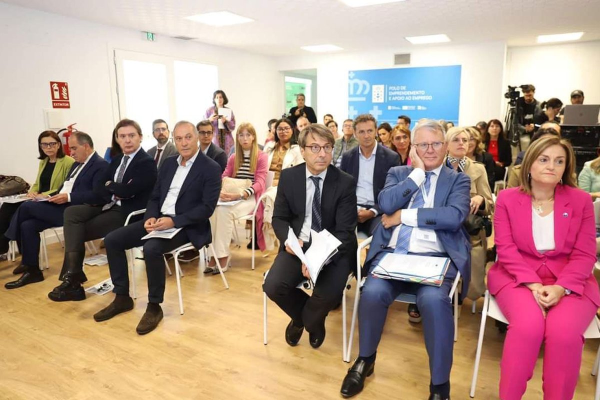 🔝 🌟 El pasado jueves tuvimos el placer de participar en una jornada muy especial.

El Comisario Europeo de Empleo y Derechos Sociales de la UE 🇪🇺, Nicolas Schmit, visitó la sede del Polo de Emprendimiento y Apoyo al Empleo de Pontevedra Norte y Rías Baixas, en #Silleda,