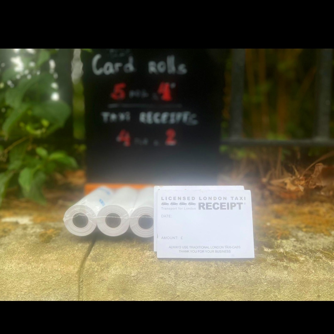 Friendly reminder to all cab drivers! I sell card paper rolls! So don’t be left short, come say hi, grab a coffee and your receipt paper! ☕️ 

#cabshelter #hydepark #london #londoncafe