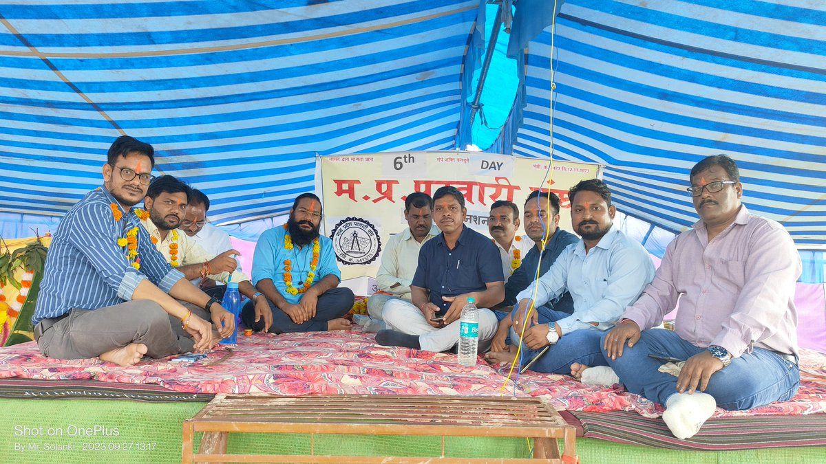#आमरण_अनशन
#6DaysToGo

मैं शून्य पे सवार हूँ
बेअदब सा मैं खुमार हूँ
अब मुश्किलों से क्या डरूं
मैं खुद कहर हज़ार हूँ
मैं शून्य पे सवार हूँ

हमारा आमरण अनशन मंशा नही,
आपकी हठधर्मिता
का परिणाम है!!
<a href="/Upendra97450567/">Upendra Singh Baghel</a> 
<a href="/mppatwarisangh/">मध्यप्रदेश पटवारी संघ भोपाल</a> 
<a href="/Sohansahu94/">Sohan Sahu</a>