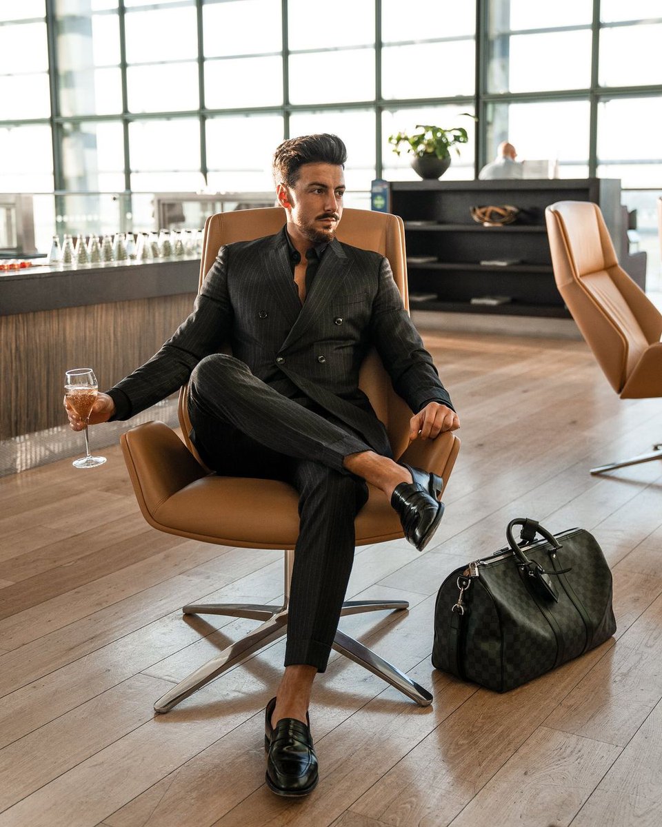 be_bettermen's tweet photo. Well fitting suit feels different
Let me know what you think guys
Photo credit:@rowanrowrowan https://t.co/7DOov8F763