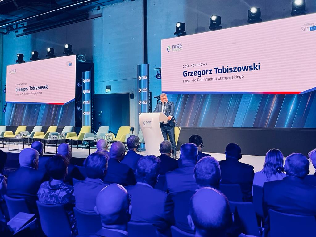 Dziś na IX Kongresie Energetycznym <a href="/DISE_ENERGY/">DISE ENERGY</a>  UE powstała na fundamencie E. Wspólnoty Węgla i Stali. Budowała siłę i bezpieczeństwo na własnych surowcach i własnej produkcji. Dziś rozwój UE uzależniony jest od importu To niezwykle niebezpieczne zjawisko.