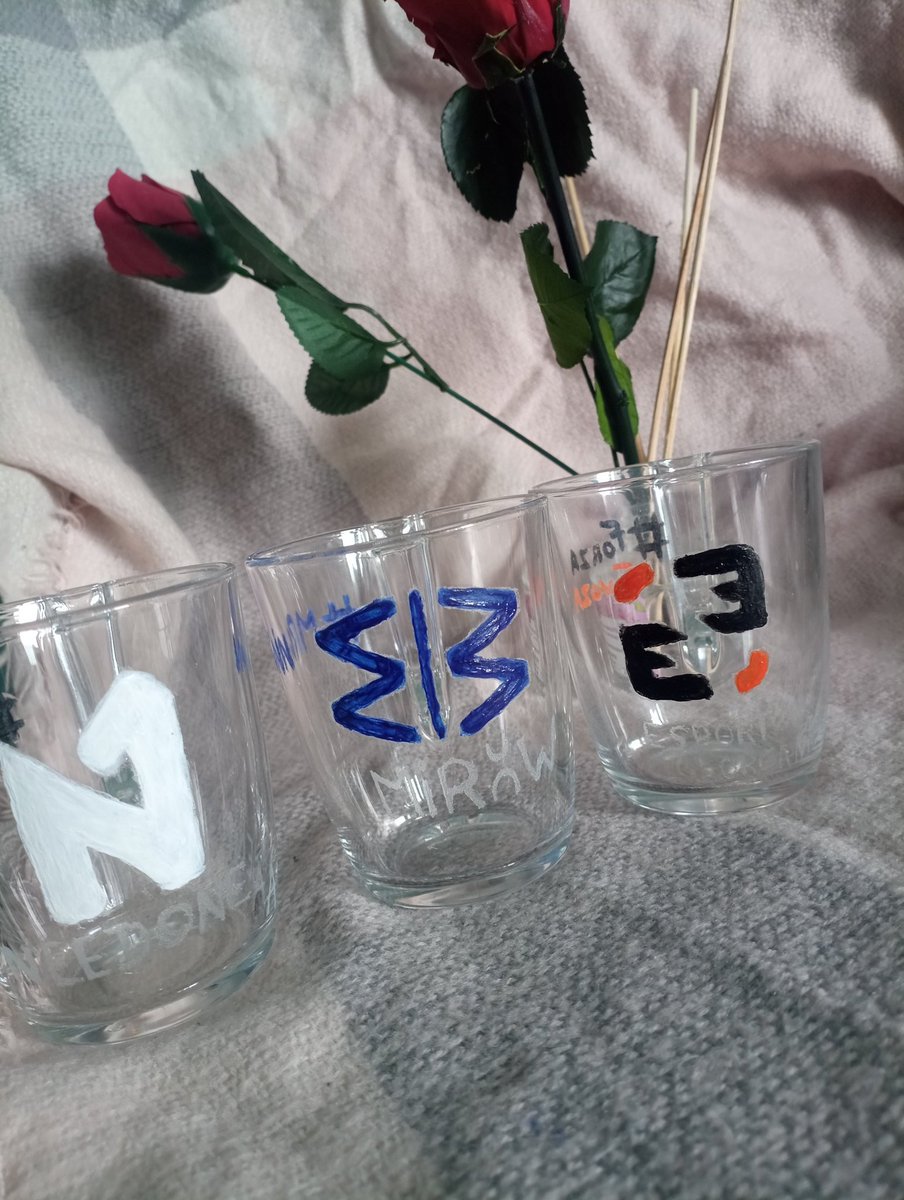 omyglassyunaki's tweet image. Un beau trio... quelle structure aura sa tasse afin de rejoindre le petit trio  ? 🤔
#evoza #mirow #needone #esport #forzaevoza #mrwin #need1win #personnalisation #gamer #structureesport