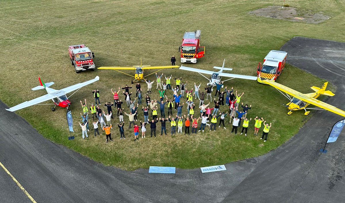 AeroStJunien's tweet photo. Rencontre Handivol à @AeroStJunien : https://t.co/l9RdFqKfSy https://t.co/LnhlzR7P48