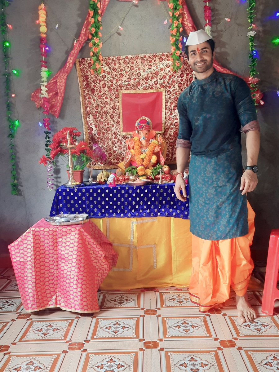 sannjjoy's tweet photo. गणपती बाप्पा मोरया 🙏🏻#konkan #ganeshotsav #ganapati #konkan #ganeshchaturthi #actorslife #marathicelebrity #actor #marathicelebs #actorslife #marathiactors #indianactors #menofindia #sanatandharma #hindufestival #marathistars #celebritybappa #bappamoraya #sannjjoy #sanjayshejwal https://t.co/UCQr6DWlUf