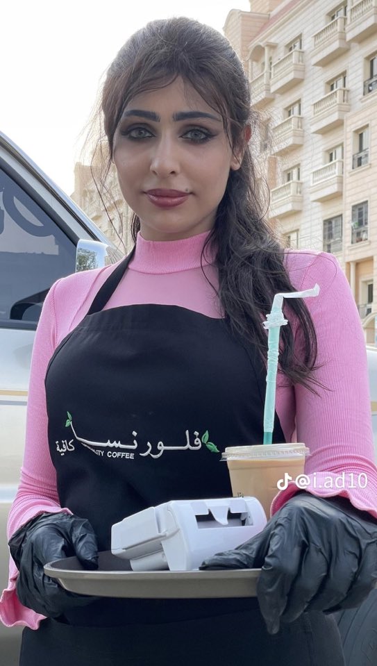 my_daily_af's tweet photo. هذي البنت اللطيفة تثبت أن كل بنت تشيل العباية تحظى بفرصة شهرة ونجاح كبيرة جدًا في المجتمع المحافظ https://t.co/WLEGbPZnMo