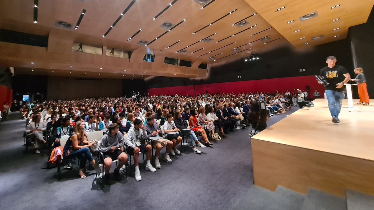 Innobasque's tweet photo. ✅ 800 estudiantes vascos de 14 centros educativos están conociendo la experiencia de 90 profesionales del ámbito STEM (ciencia, tecnología, ingeniería y matemáticas) en la jornada de orientación profesional STEAM Sare 2023.
#STEAMEuskadi #educacionSTEAM #STEAMSare https://t.co/YlDXu2pY1R