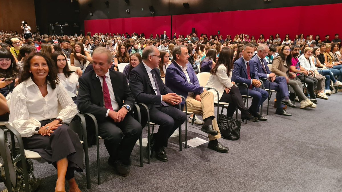 Innobasque's tweet photo. ✅ 800 estudiantes vascos de 14 centros educativos están conociendo la experiencia de 90 profesionales del ámbito STEM (ciencia, tecnología, ingeniería y matemáticas) en la jornada de orientación profesional STEAM Sare 2023.
#STEAMEuskadi #educacionSTEAM #STEAMSare https://t.co/YlDXu2pY1R