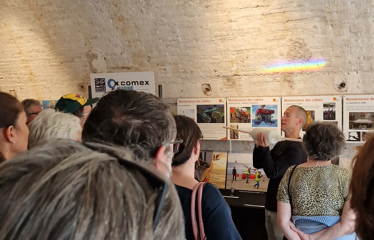 CPPMLuminy's tweet photo. Exposition avec les partenaires scientifiques @MIOceanologie #DTINSU #LIS @umrGeoazur, industriels comme @GroupeFoselev @COMEX_officiel @OrangeMarine_ @osean_tech et @Ifremer_fr et des artistes  @TimOttoRoth, D. Fortescue, L. Mulot
#LSPM @km3net #ANTARES https://t.co/xqrjtK5B1O