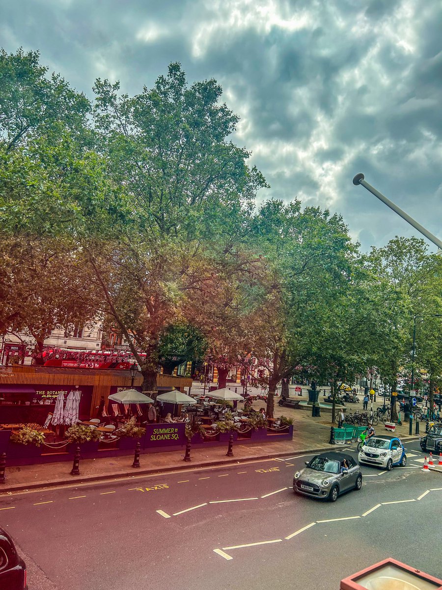 Savouring flavours while soaking in the stunning views of Sloane Square – the ultimate dining experience that feeds both the soul and the senses!

Views that take your breath away and flavours that make your taste buds dance.