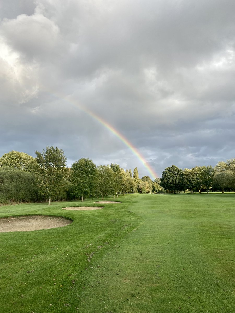 🌈🌧️⛳️

#golfcourse #golfclub #scraptoftgolf #SGC #golfing #golf #golfuk #autumn #rainbow #bunkers