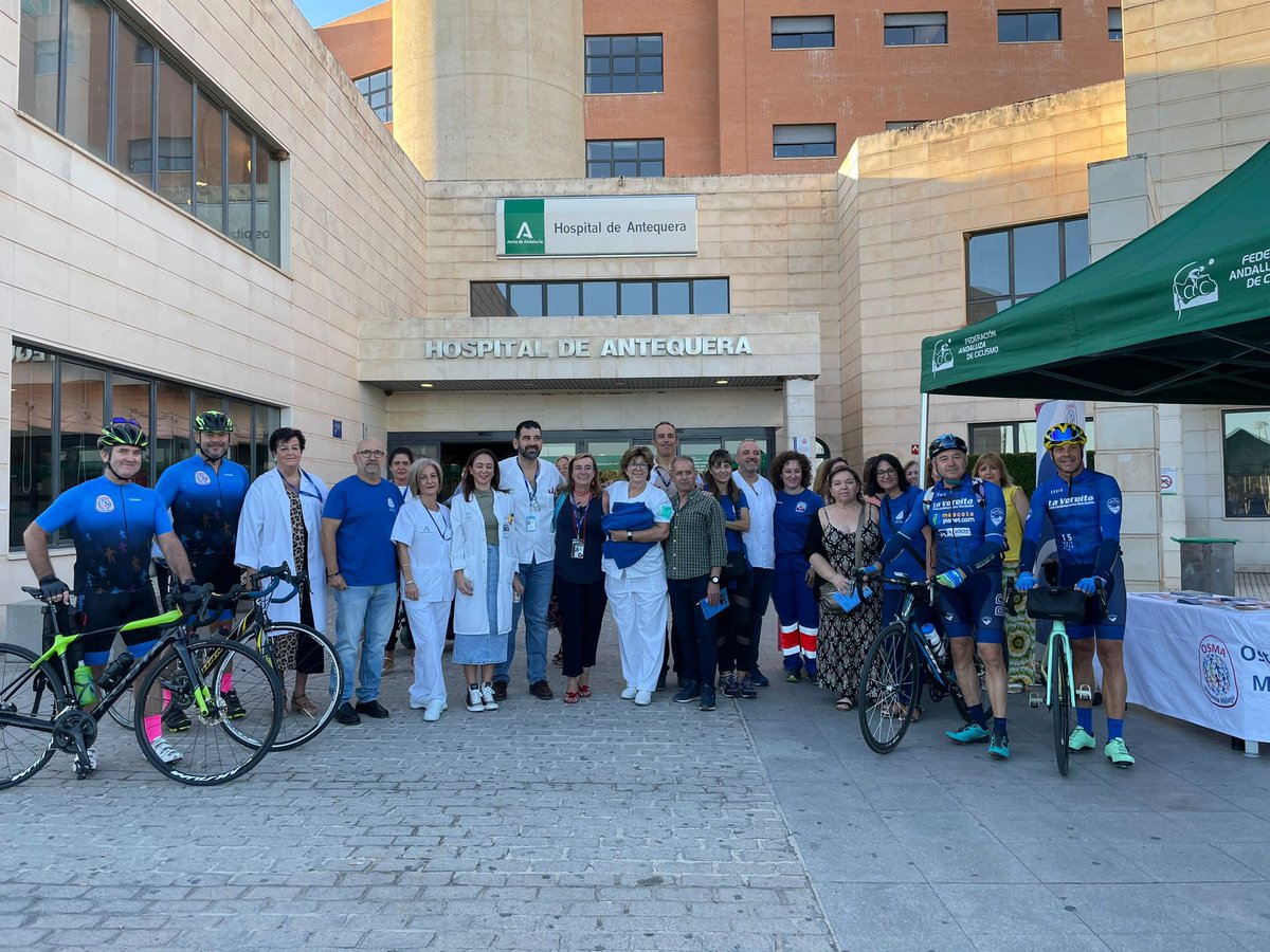 SaludNorteMalag's tweet image. Acogemos hoy la salida de la segunda etapa de la I Vuelta Ciclista hospitalaria por las personas ostomizadas desde el Hospital de #Antequera. ¡Un paso más en nuestro apoyo a estos pacientes! ¡Vamos! 🚲🚲🚲
#OSMA
