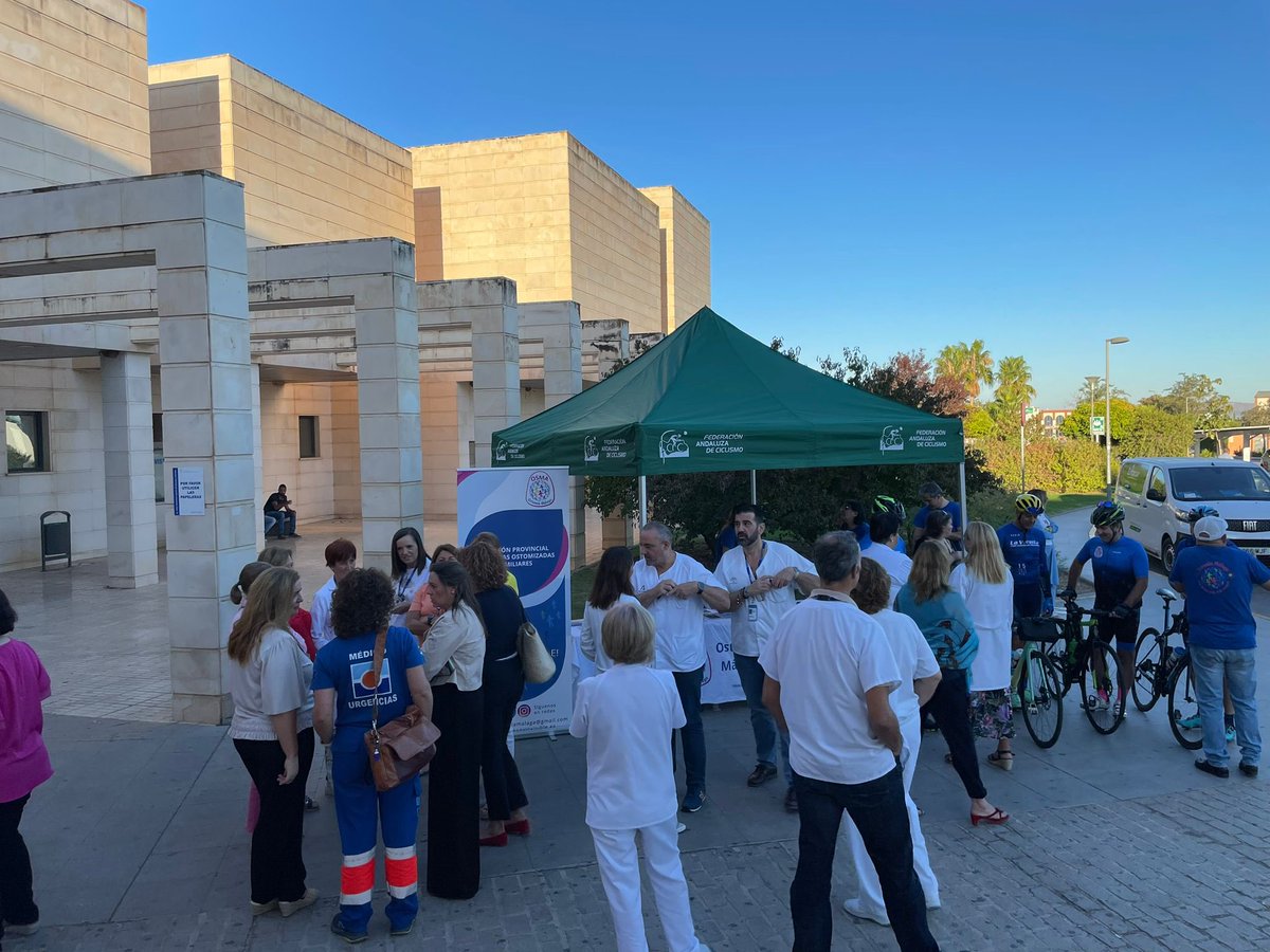 SaludNorteMalag's tweet image. Acogemos hoy la salida de la segunda etapa de la I Vuelta Ciclista hospitalaria por las personas ostomizadas desde el Hospital de #Antequera. ¡Un paso más en nuestro apoyo a estos pacientes! ¡Vamos! 🚲🚲🚲
#OSMA