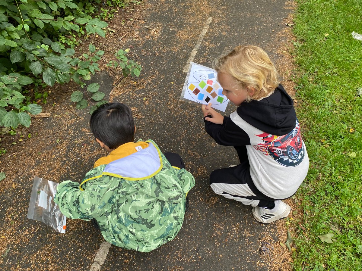BoughtonHeath's tweet image. Paint pallate scavenger hunt to start of Year 1 Forest School #outdoors #lovingnature