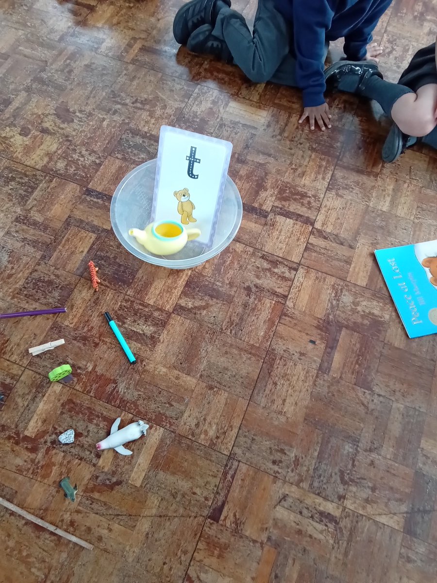 BoughtonHeath's tweet photo. Reception are making silly soup this morning in literacy #sillysoup #initialsound https://t.co/rz84kKKZxg