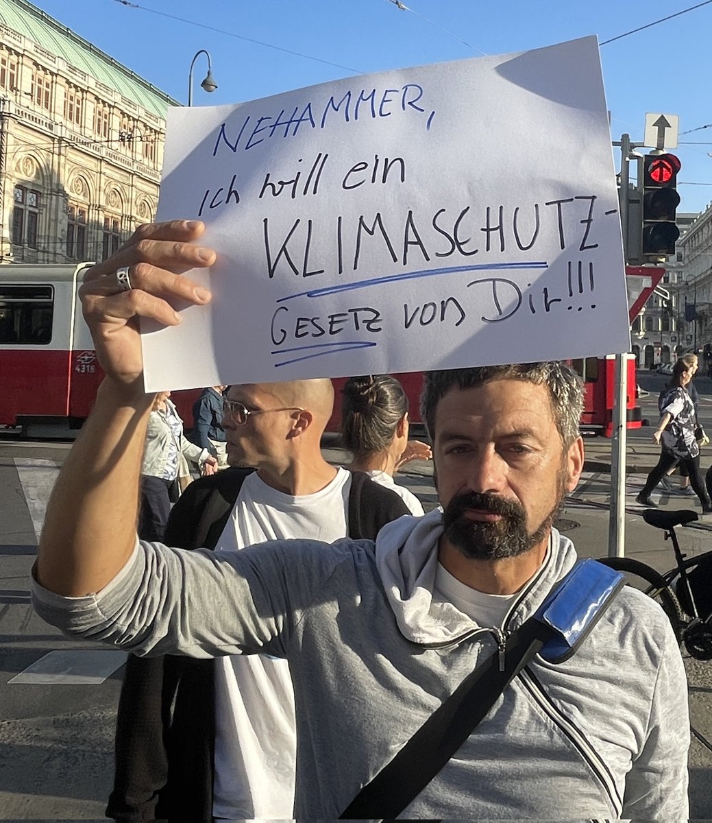 Hier der österreichische Wissenschaftler des Jahres <a href="/FranzEssl1/">Franz Essl</a> - großartig! #1000TageOhnePlan #Klimaschutzgesetz