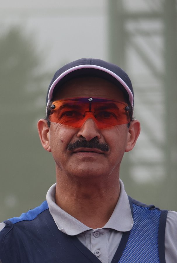 اتقدم بأسمى التبريكات والتهاني
الى الكويت والخليج والأمة العربية بمناسبة حصول الأخ العزيز البطل 
#عبدالله_الطرقي_الرشيدي
 على الميدالية الذهبية في أسياد غوانجهو .

رفعة أسم الكويت كان هدفك وتحقق يابو طلال، ألف ألف مبروك هذا الأنجاز التاريخي وكفو يا بطل .