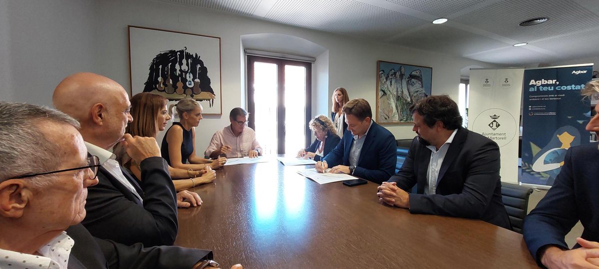 OcupacioCR's tweet image. El #ProgramaONA Activa&apos;t continua creixent!

@xavifono alcalde de l&apos;@AjuntaMartorell, @FelipeCamposlh conseller delegat d&apos;@AGBARclients  i @LanuzaLidia presidenta de @CreuRojaBCN firmen el conveni per continuar ajudant en la millora de l&apos;ocupabilitat de les persones.

💧⛑️🫂