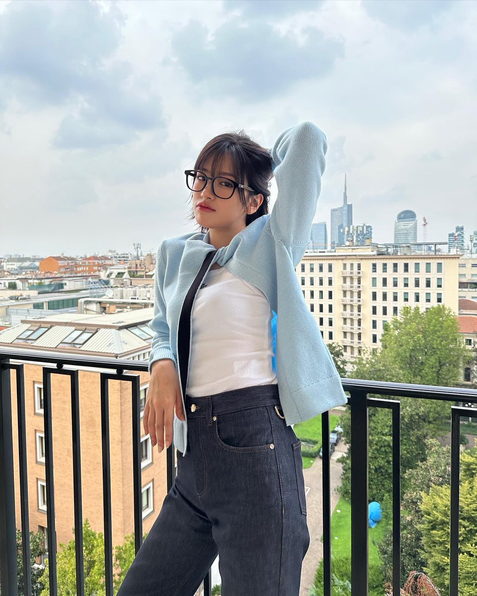 _yujin_an_'s tweet photo. ME after the show👟👟
#AD #FendiFirst

#IVE #아이브 #アイヴ
#ANYUJIN #안유진
#アンユジン #ユジン
#1stEP #IVEMINE
#Eitherway #OfftheRecord #Baddie https://t.co/8chR1GJxNU