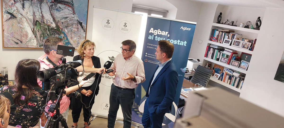 OcupacioCR's tweet image. El #ProgramaONA Activa&apos;t continua creixent!

@xavifono alcalde de l&apos;@AjuntaMartorell, @FelipeCamposlh conseller delegat d&apos;@AGBARclients  i @LanuzaLidia presidenta de @CreuRojaBCN firmen el conveni per continuar ajudant en la millora de l&apos;ocupabilitat de les persones.

💧⛑️🫂