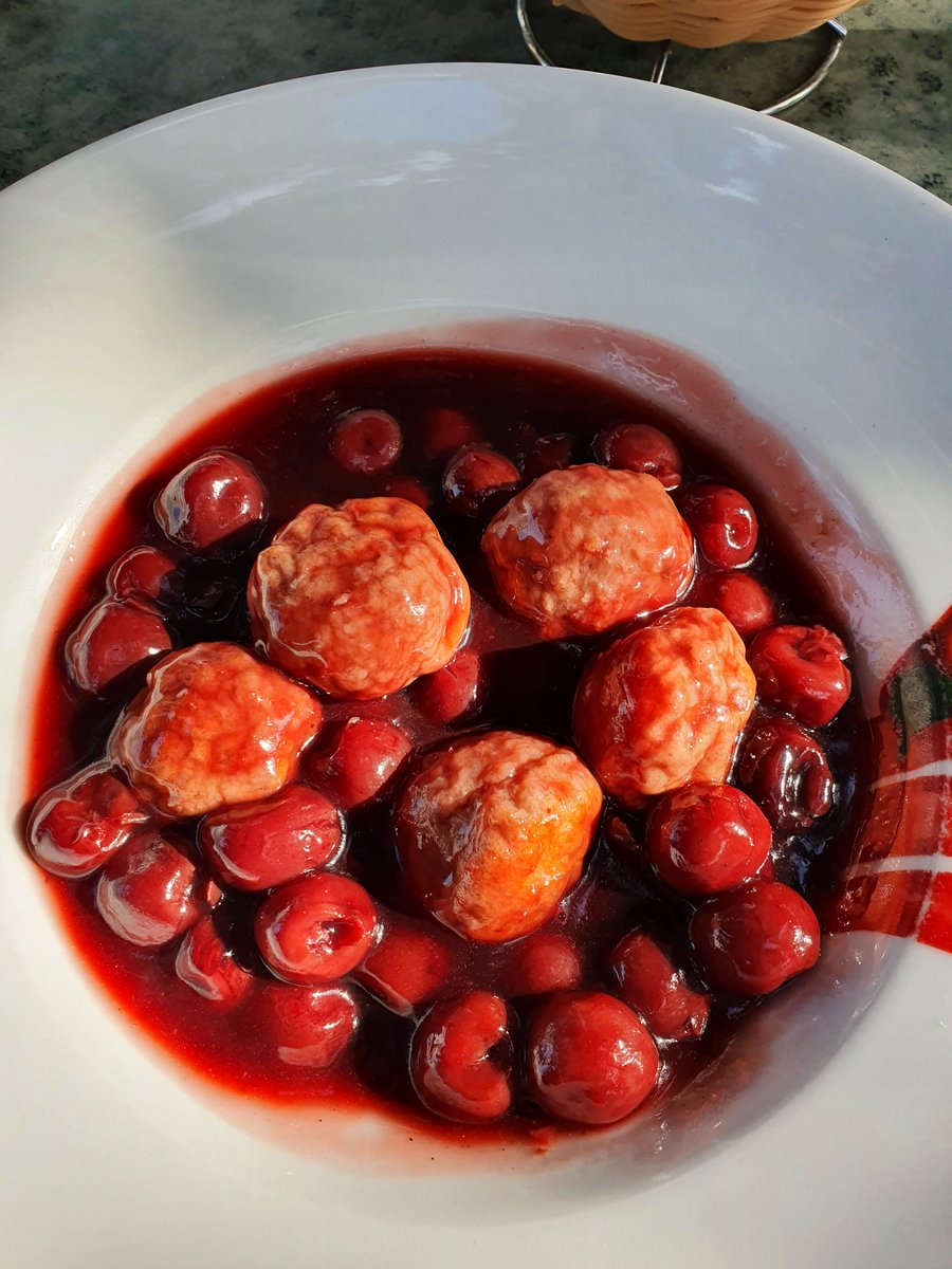 Typical delicious dish from Flanders, Belgium, Antwerp: meatballs with 'krieken' = cherries. 😋😋😋
#mbdtravel #travel #travelinspiration @visitflanders