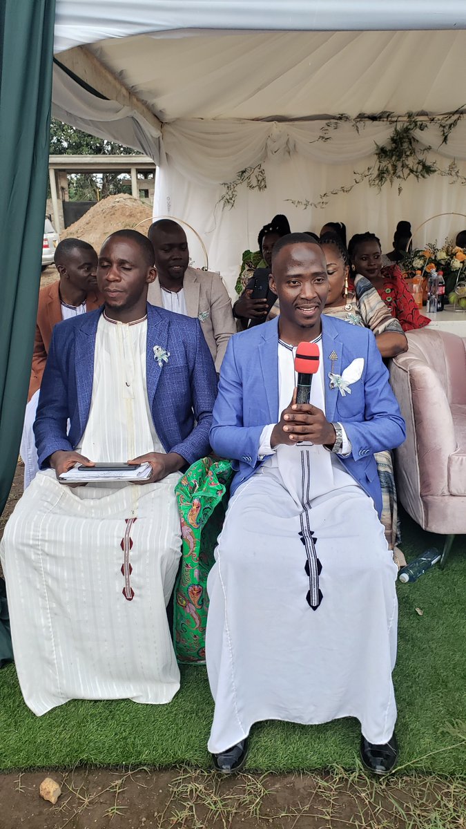 Honkabuganda's tweet photo. Do you have an introduction, Give away, Wedding, Anniversary, Fundraising etc?? 

MC JB Kabuganda is here for you. 
He Mcees fluently in English, Luganda, Lusoga, Runyankore,Rukiga,Runyoro,Rutooro and any other East African Languages of your choice.  
Inbox 0782852380/0704117287 https://t.co/qDetJTjmSU