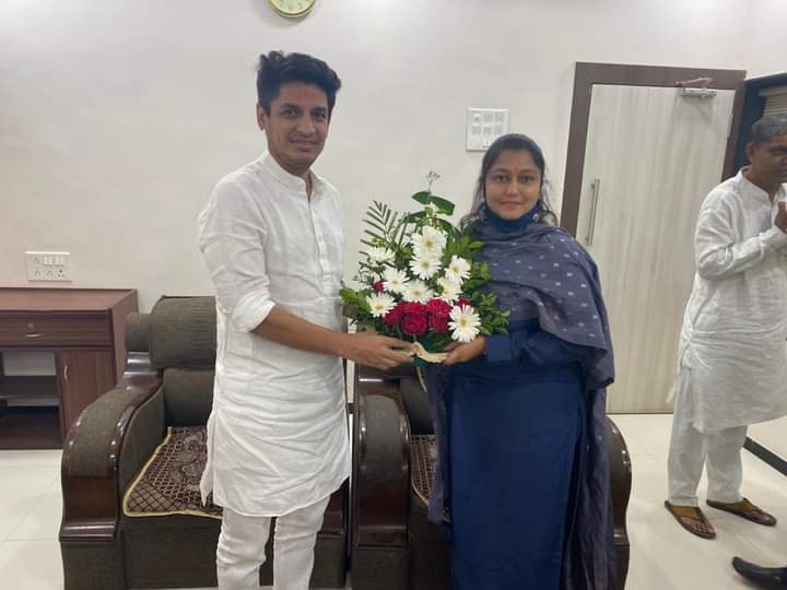 नाशिक पदवीधर मतदारसंघाचे आमदार मा.सत्यजीत दादा तांबे यांना वाढदिवसाच्या मनःपूर्वक शुभेच्छा!
<a href="/satyajeettambe/">Satyajeet Tambe</a>