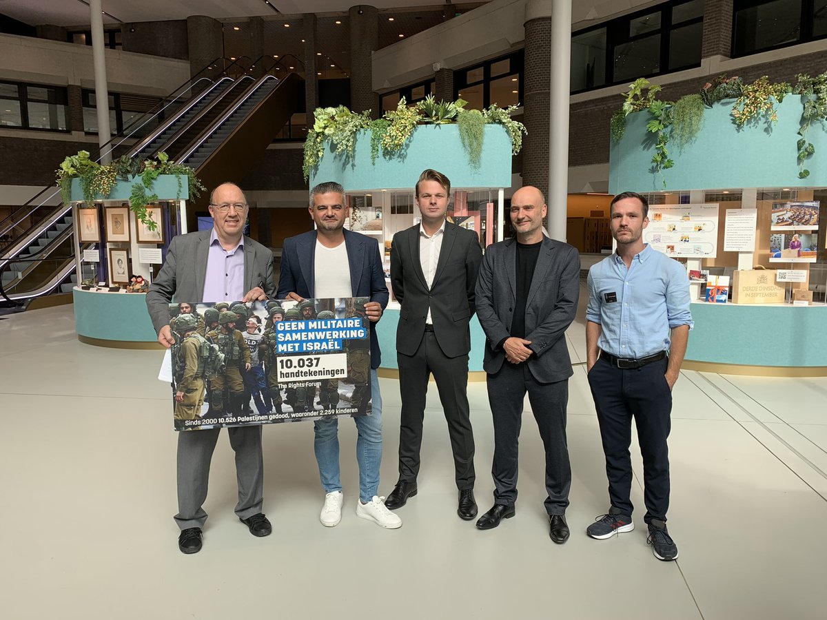 Gisteren namen leden van de commissie voor Defensie een petitie in ontvangst over het beëindigen van militaire samenwerking met Israël. De petitie werd aangeboden door The Rights Forum.