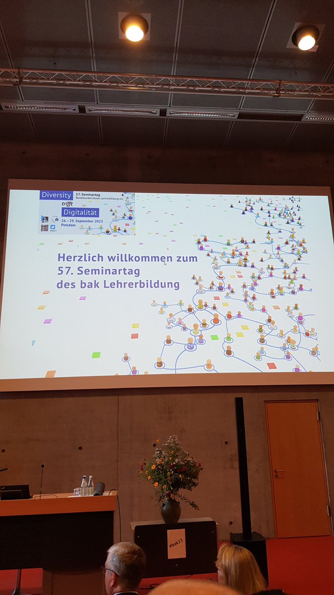 EsGehtAuchNett's tweet photo. Kick-off zum #baktag #bak23 in #Potsdam : Diversity trifft Digitalität. #twlz mit Fr. Prof. Dannecker: ressourcen orientiert, exklusionsvermeidend, Verflechtung von Differenzkategorien, digital gestützt im #DigiLi https://t.co/Yhgm3RDefx
