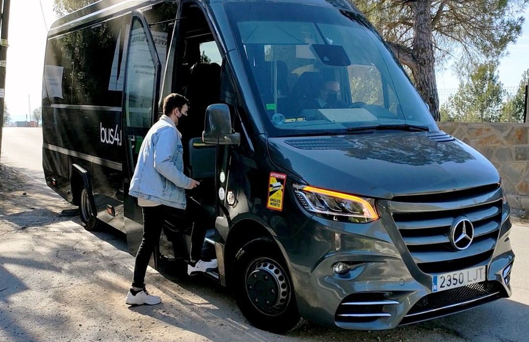 bus4_me's tweet photo. Aquest 2023 ofereix una mobilitat sostenible! 🌱🚌

Si ets una administració pública o una empresa que vol oferir transport verd, uneix-te a #bus4me.

➡️El servei de transport a la demanda només funciona si hi ha reserves prèvies, adaptant sempre la ruta més eficient a temps real https://t.co/87UhAY79bT