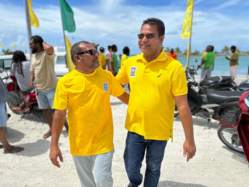 _VSSM_'s tweet photo. 📍ލ ކުނަހަންދޫ

މިނިސްޓަރ @AhmedMahloof އ��އި ތ،ލ ކޯޑިނޭޓަރ @myfoona އަދި ޓީމް ކުނަހަންދޫއަށް.

#IbuOk
#IbuAslam2023
#UfaaverAmaanRaajje https://t.co/OrA1ypcsWg