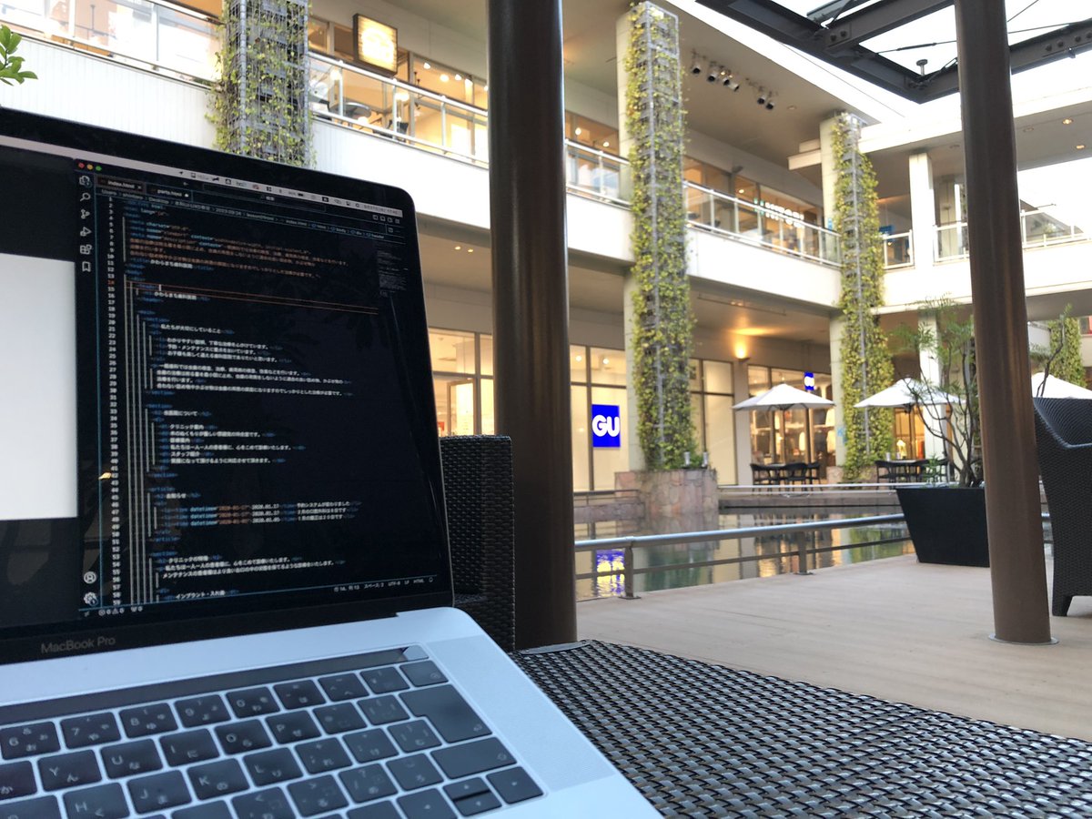 仕事終わって、この時間帯は外も涼しくなってきたけんまだまだ未熟なHTMLとCSSの勉強しよう！
と思っていたら、幼稚園くらいの子どもがPCが気になったのか何回も俺のところに来てお喋りタイムでした🗣笑

なぜか全然知らない子どもからも好かれやすいのは昔から変わらんけんな〜

さて、勉強再開です📚