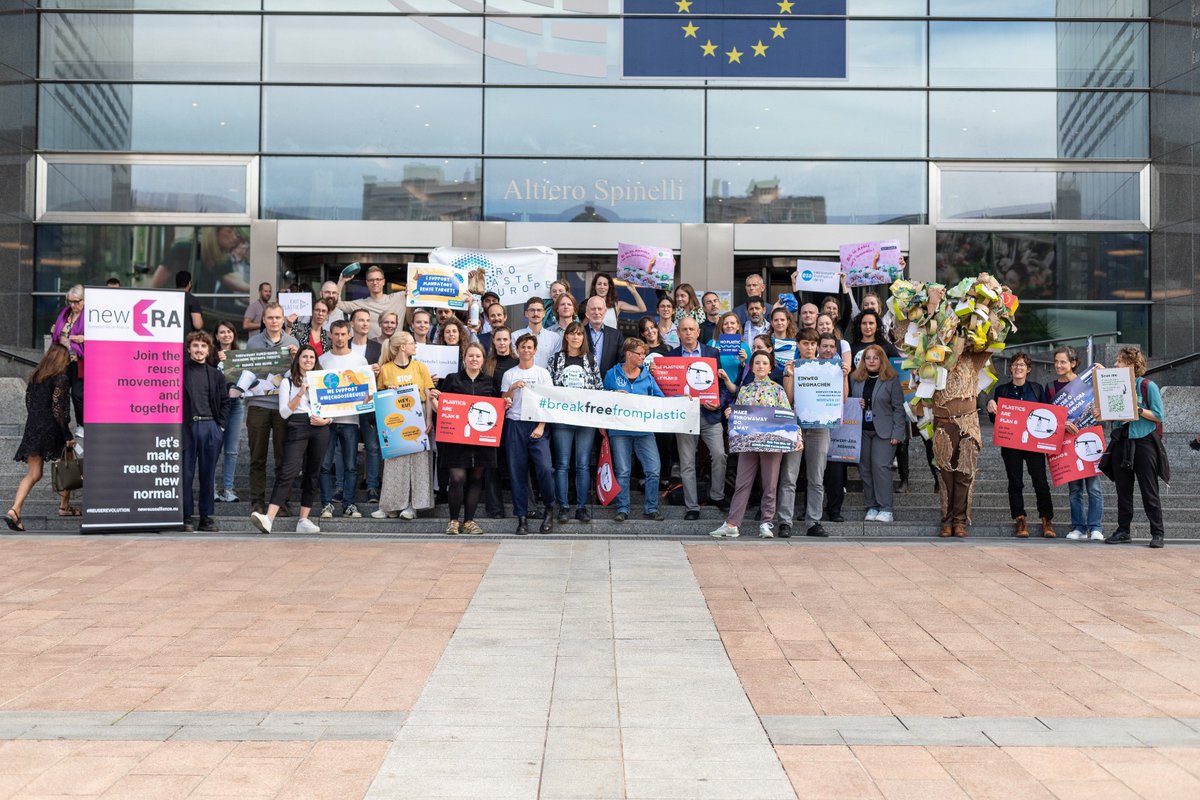 surfridereurope's tweet photo. 📢LET'S GET OUT OF SINGLE-USE PLASTIC #EU @Europarl_EN
Let's choose ambition, choose reuse #WeChooseReuse #MakeThrowAwayGoAway
🙌Packaging legislation is in the spotlight in #Brussels as the @brkfreeplastic came together for a week of action and advocacy! #stopsingleuse #ppwr https://t.co/HRGoCXnWmW