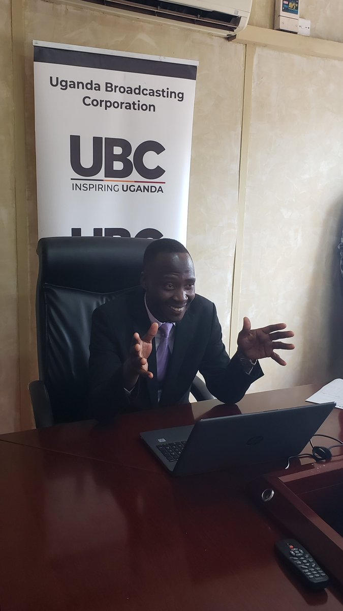 Honkabuganda's tweet photo. Garden life is better than office life.. whats your say?? 
Same person, same age ,same week , same choices. Be multitasked and let others talk. https://t.co/6nWleOOWlj