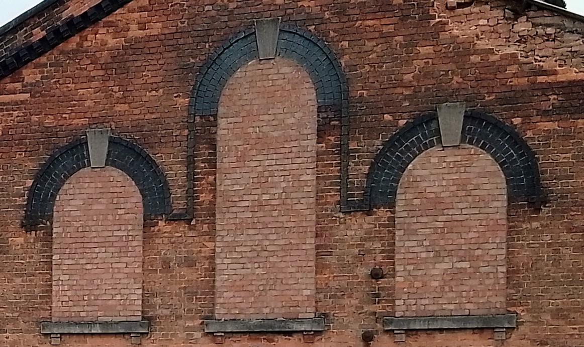 phil0073's tweet photo. Detail of #GhostWindows on #Victorian Train Shed (1872)
#PhilOnaBike #WindowsOnWednesday
#AbandonedPlaces P.S. Security staff tell me there's "Human & Horse Ghosts" too.... https://t.co/kmjR1MhPhq