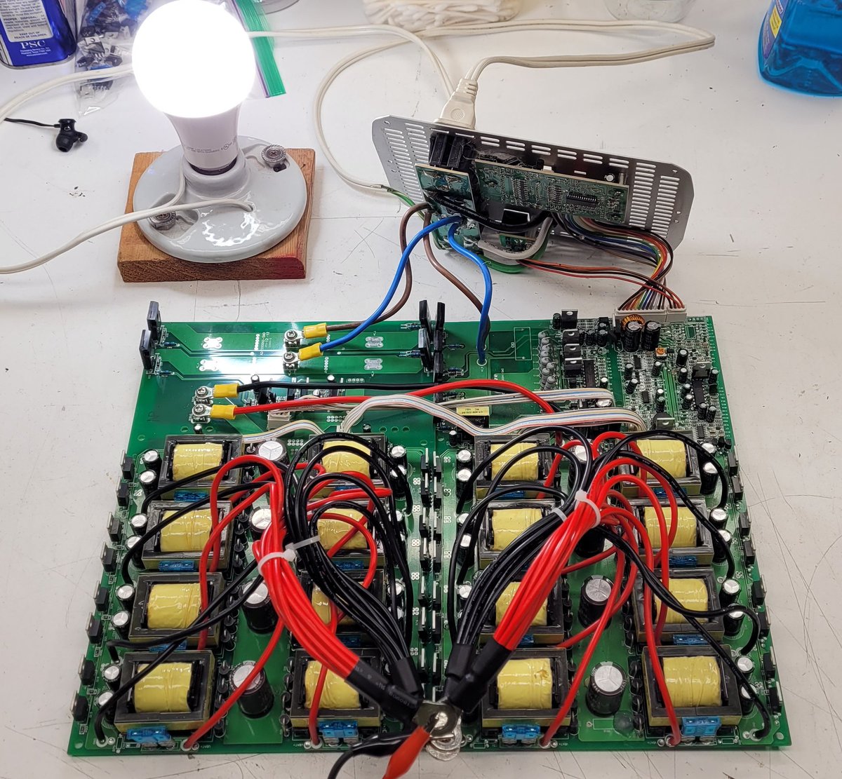 NorCal715's tweet photo. It's been a few minutes since I posted an update here, but I am repairing an AIMS 36volt 5000watt inverter (that has been here waayyy too long) Here it is running an LED lamp for burn in purposes over the next 12+hours. https://t.co/RYcALnM0wi
