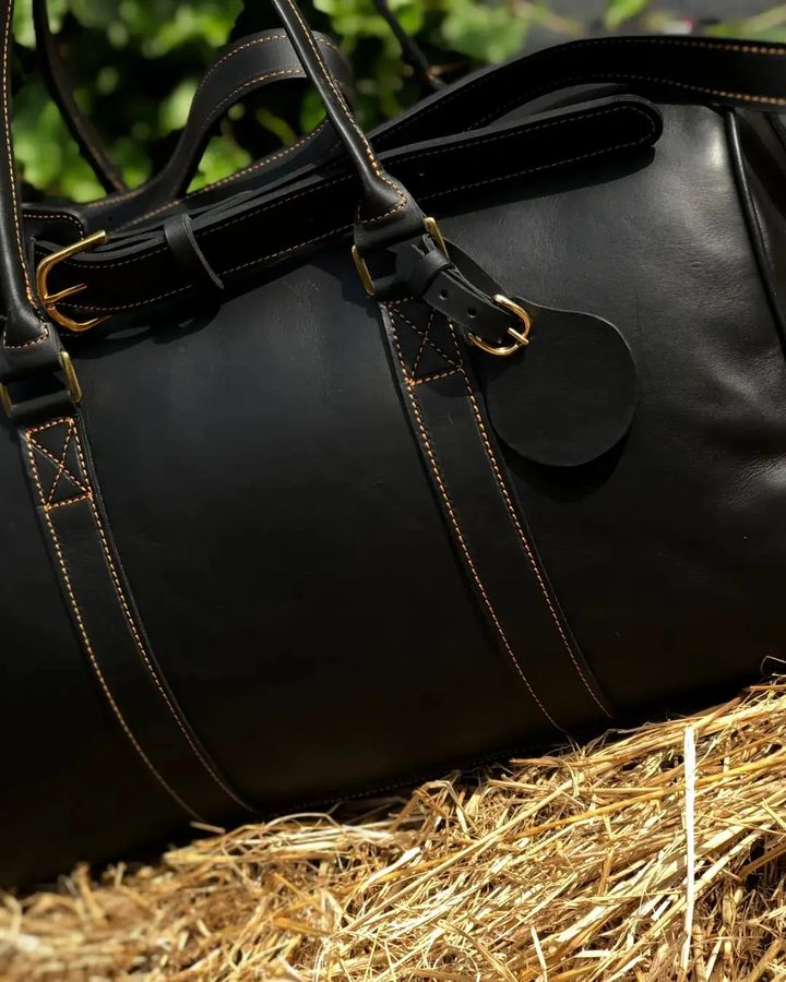 thonge254's tweet photo. Introducing the Travel Garment Duffle Bag! Elevate your journey with this versatile, stylish bag designed to keep your clothes organized and wrinkle-free. With spacious compartments and a sleek, durable design.
#madeinkenya 
Aoko Casa Vera Lounge Nairobi Hospital Nyako https://t.co/kjN8gYDkXA