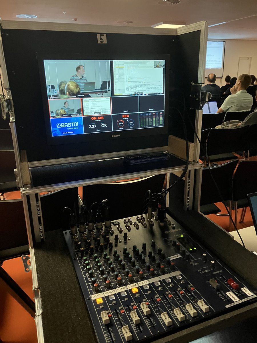 Viel Input und neue Insights gibt es bei <a href="/DanielLindemann/">Daniel Lindemann</a>. Er zeigt hier wie .NET-Applikationen für den Einsatz in #Container optimiert werden können #dotNet #API #BASTAcon
