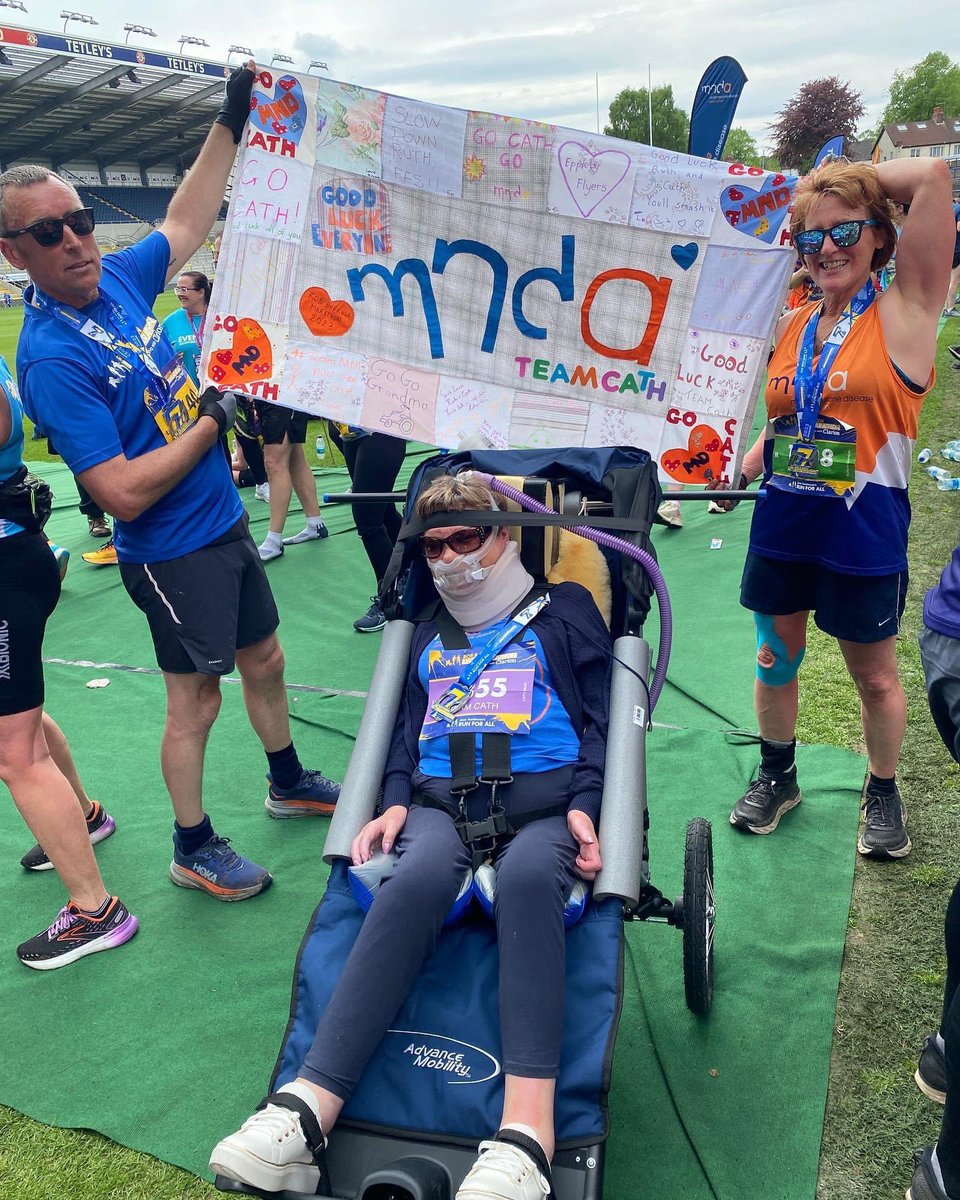 catheyegazeart's tweet image. Thank you TOM-O for your continued support.  How amazing is this banner they made to support Cath and the team at the @runforall  #RobBurrowLeedsMarathon 😍🧡💙