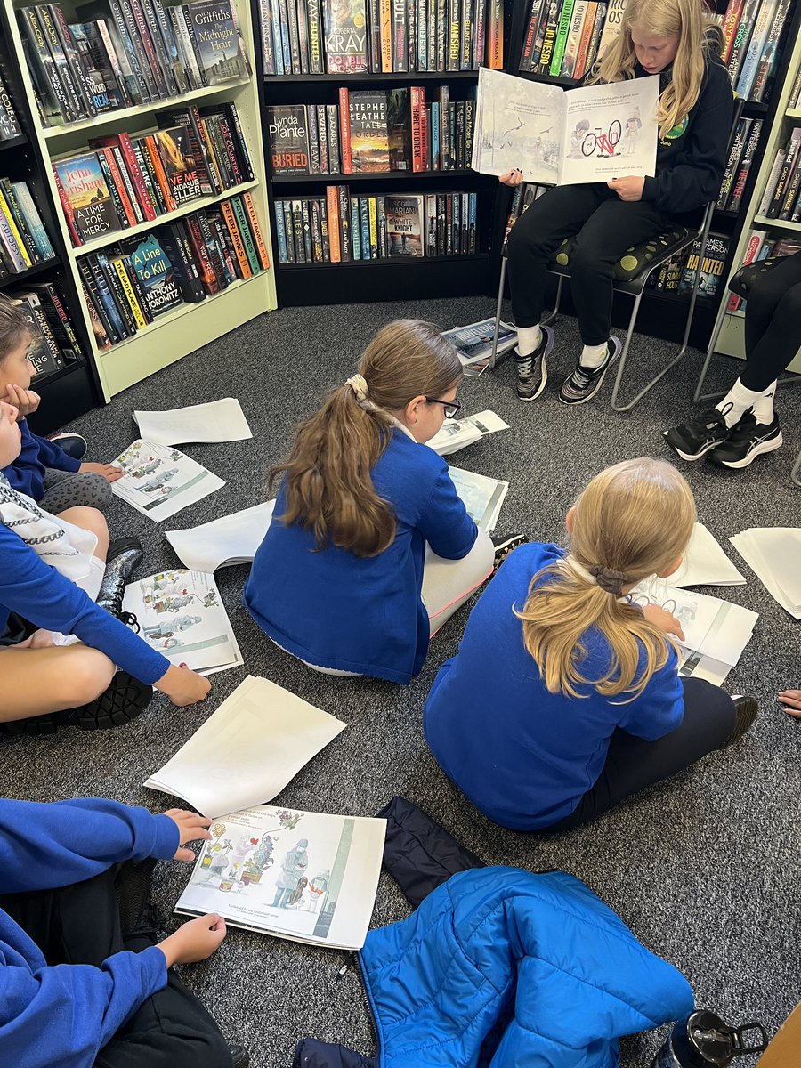 ClwydPrimary's tweet photo. Some y3/4 children have enjoyed some Welsh activities this morning taught by some y6 children from @Tirdeunaw at @Discovermore #penlanlibrary https://t.co/CMPuNkUNYT