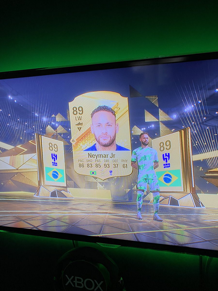 DannyMonty1's tweet photo. @FUTBIN My 7 year old lad got that out of a squad battles reward. 5k pack 😂 😂 he only played one game. NEVER had that luck when I used to play 🙈 https://t.co/KGbYrfJGuz