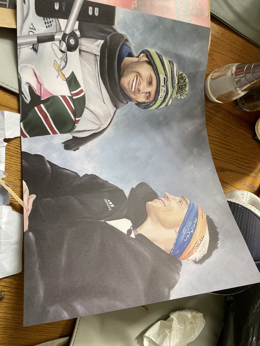 LFCRhinos's tweet photo. @armleyartist absolutely stunning piece of art just dropped off by my friendly postie #CompWinner I urge anyone whoโs thought about buying please do youโll not be disappointed. #MND #SirKevinSinfield @Rob7Burrow #ExtraSmile https://t.co/Uwp651NvKY