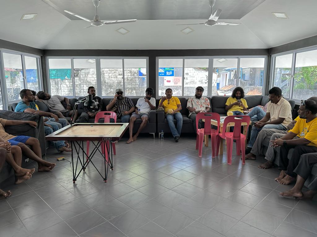 _VSSM_'s tweet photo. 📍ލ ކުނަހަންދޫ

މިނިސްޓަރ @AhmedMahloof އާއި ތ،ލ ކޯޑިނޭޓަރ @myfoona ކުނަހަންދޫ ކެމްޕޭން ޓީމާއި ބައްދަލުކުރުން.

#IbuOk
#IbuAslam2023
#UfaaverAmaanRaajje https://t.co/KiXTutZsQS